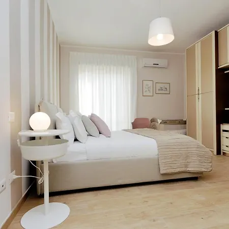 Elegant 3-bed 10' Termini Wi-fi Ac アパート ローマ