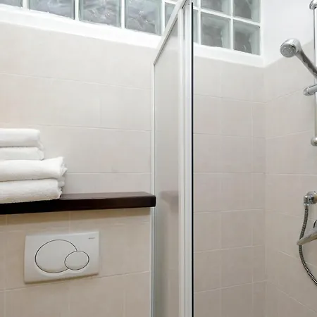 Elegant 3-bed 10' Termini Wi-fi Ac * ローマ