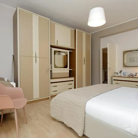 Elegant 3-bed 10' Termini Wi-fi Ac アパート ローマ