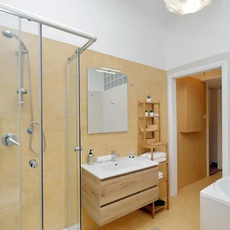 アパート Elegant 3-bed 10' Termini Wi-fi Ac ローマ