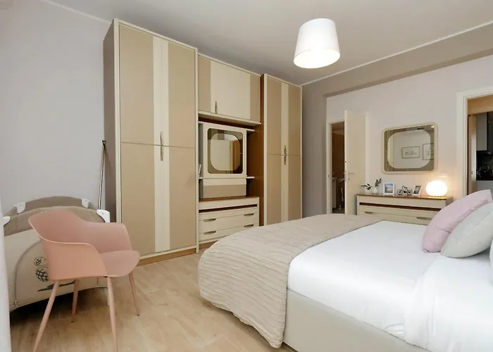 Elegant 3-bed 10' Termini Wi-fi Ac Lägenhet Rom